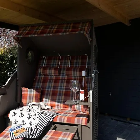 Haus Lachmoewe Holiday home *